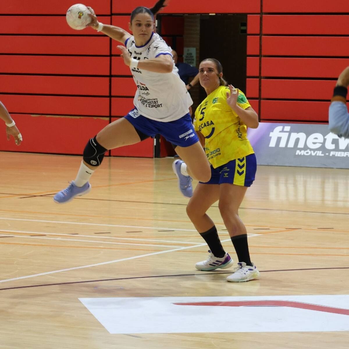 Elda Prestigio y Rocasa Gran Canaria empatan en un partido que pudo ganar cualquiera (25-25)