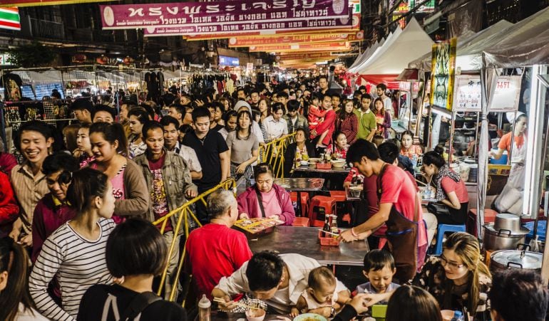 La comida callejera tiene las horas contadas en Tailandia.