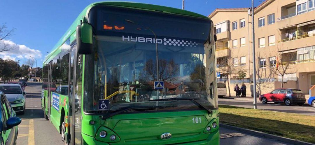 Ganemos Colmenar reclama que se puedan subir maletas y carritos de la compra al autobús