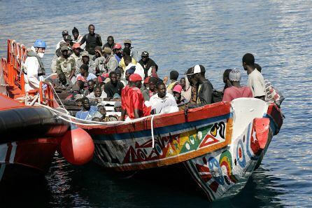 Migrantes en una patera