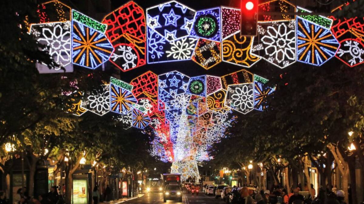 El Ayuntamiento de Alicante incrementa este año un 60 % el coste de la iluminación navideña