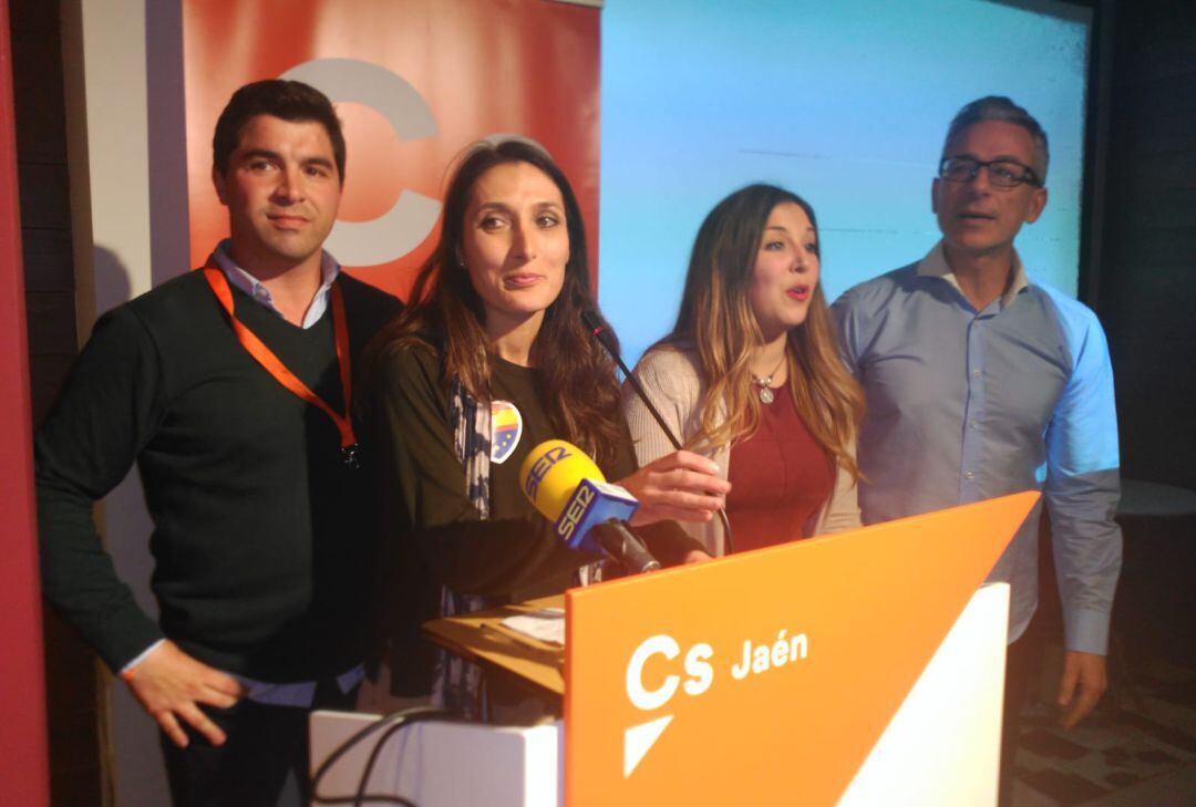 De izquierda a derecha, los dos parlamentarios de Ciudadanos, Miguel Moreno y Mónica Moreno, junto a la número 3, Raquel Morales y Ray Prieto, secretario de organización.