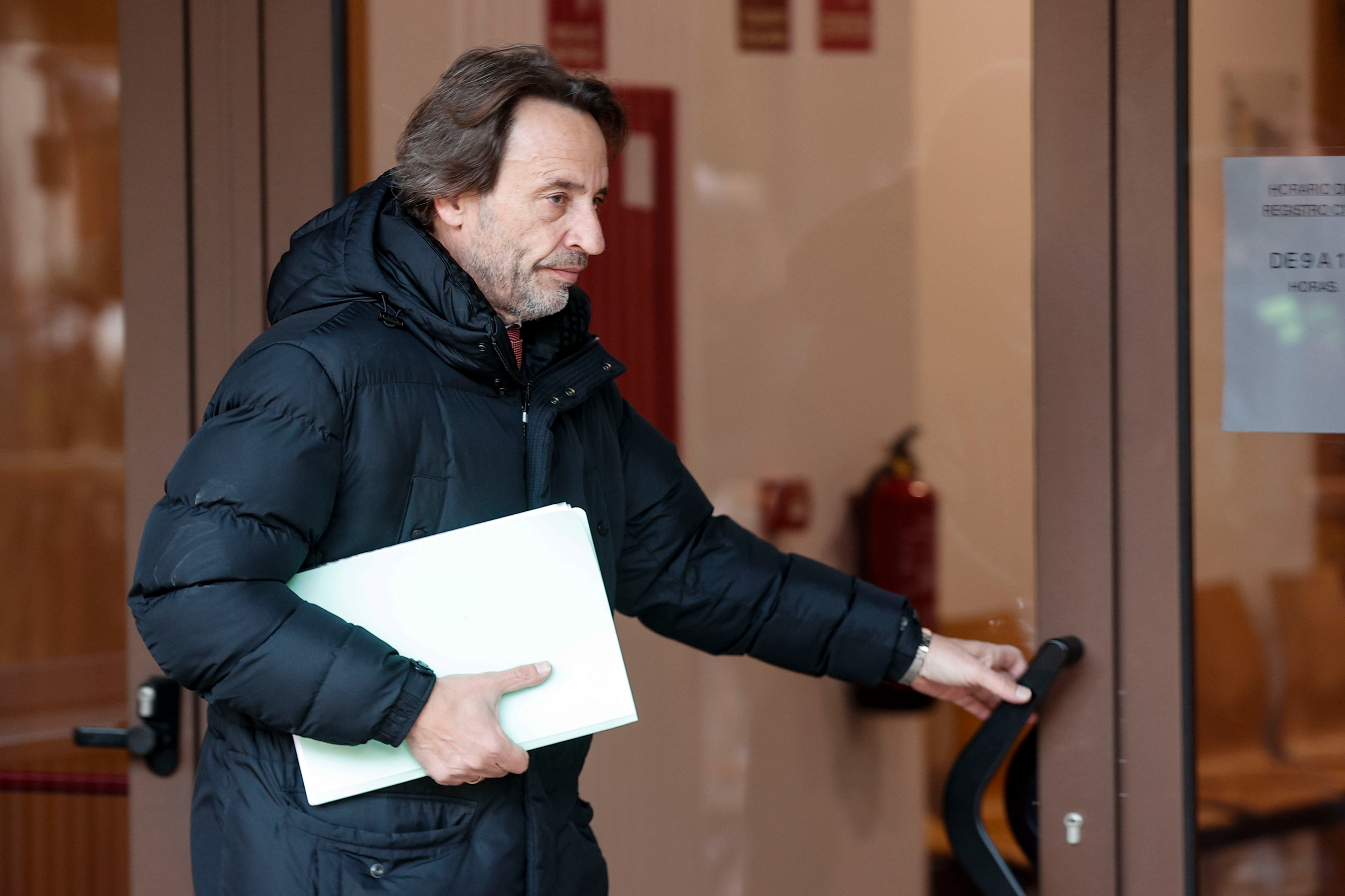 Llegada de José Manuel Cuenca a los juzgados de Instrucción número 3 de Catarroja este pasado lunes para acudir al careo con Salomé Pradas.