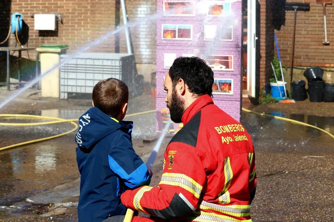 Los niños conquistan el Parque de Bomberos de Palencia