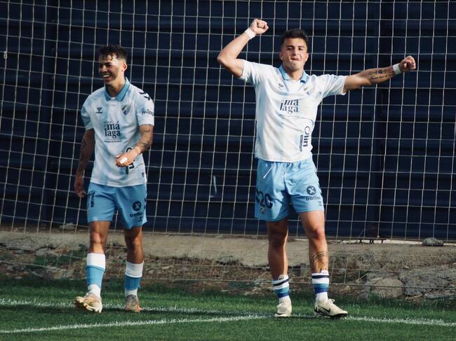 Adrián celebra un gol con el Atlco. Malagueño