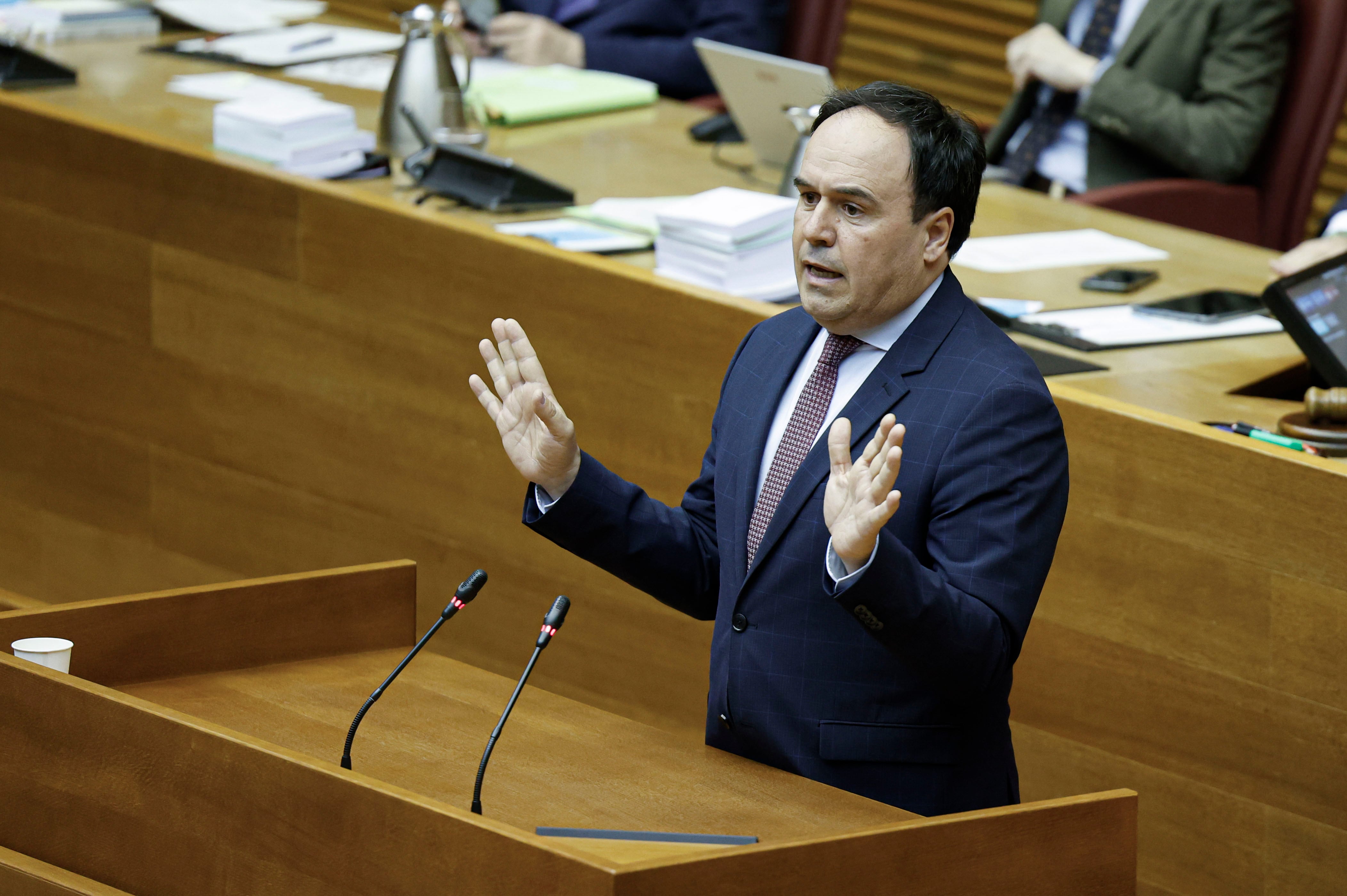El president de la Generalitat, Juanfran Pérez Llorca, en el pleno de Les Corts Valencianes
