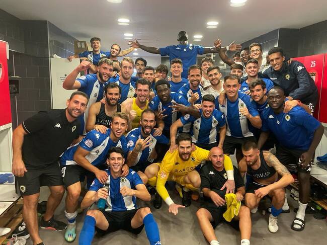 El vestuario del Hércules celebra la victoria ante el Espanyol B