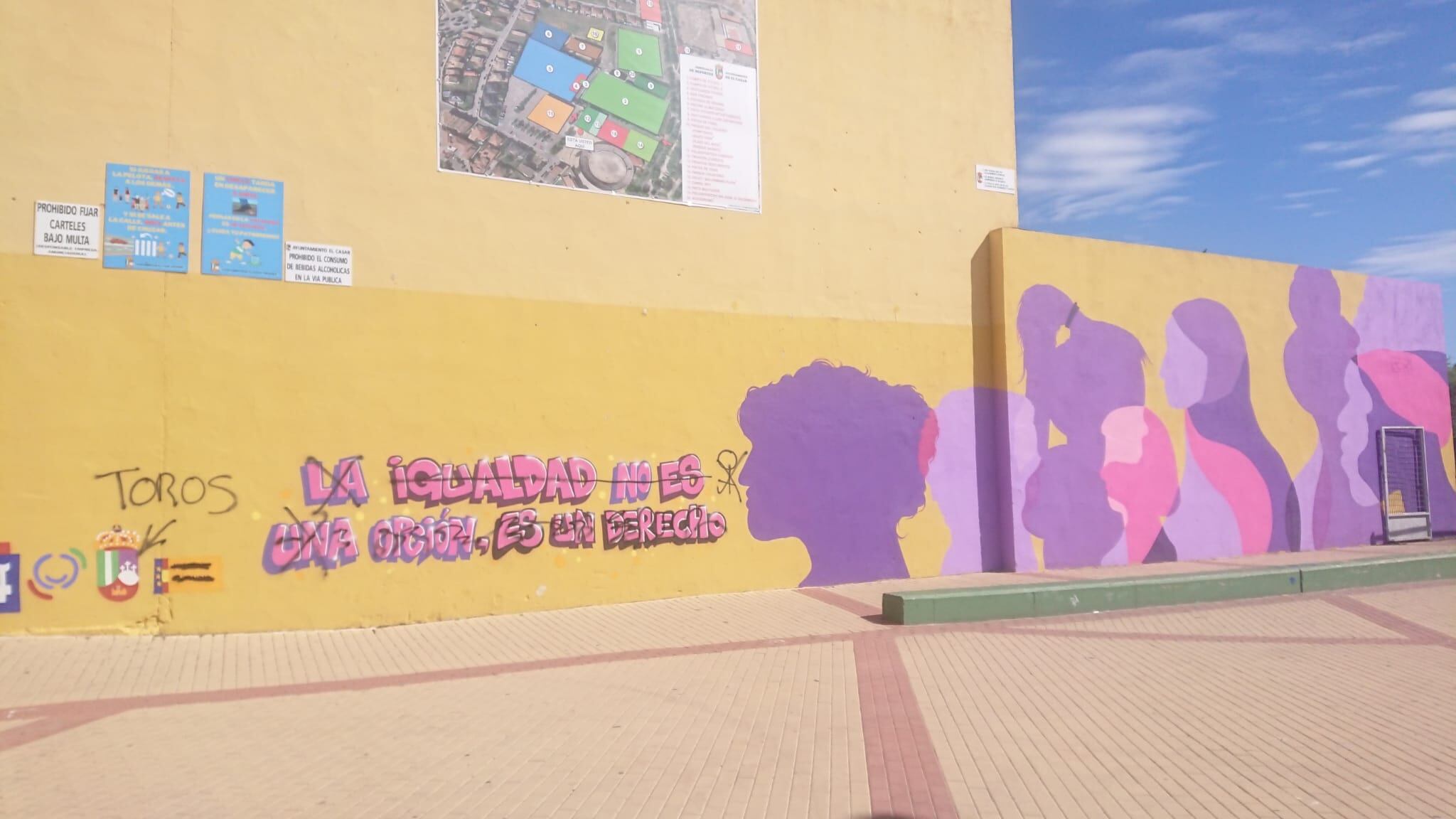Mural feminista vandalizado en El Casar