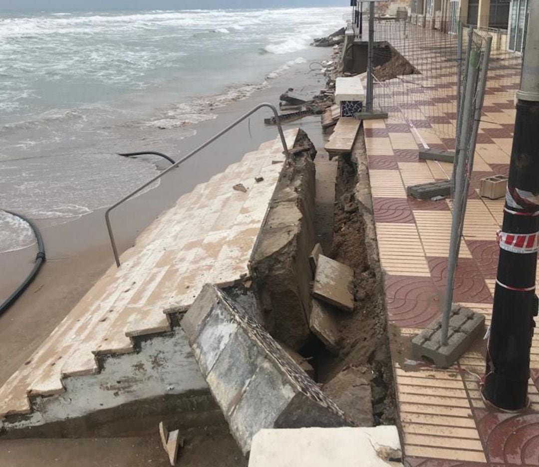 El paseo marítimo de El Perelló ha sufrido daños importantes