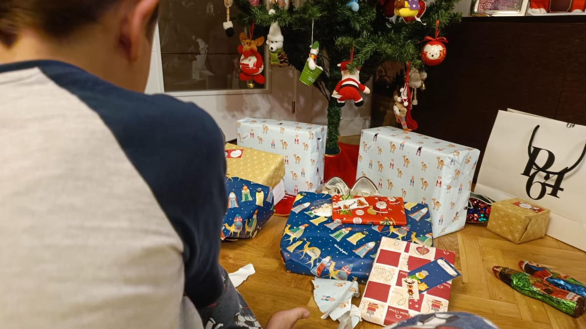 Un psicólogo explica 'la regla de los tres regalos' que ayuda a tus hijos a priorizar en su carta para los Reyes