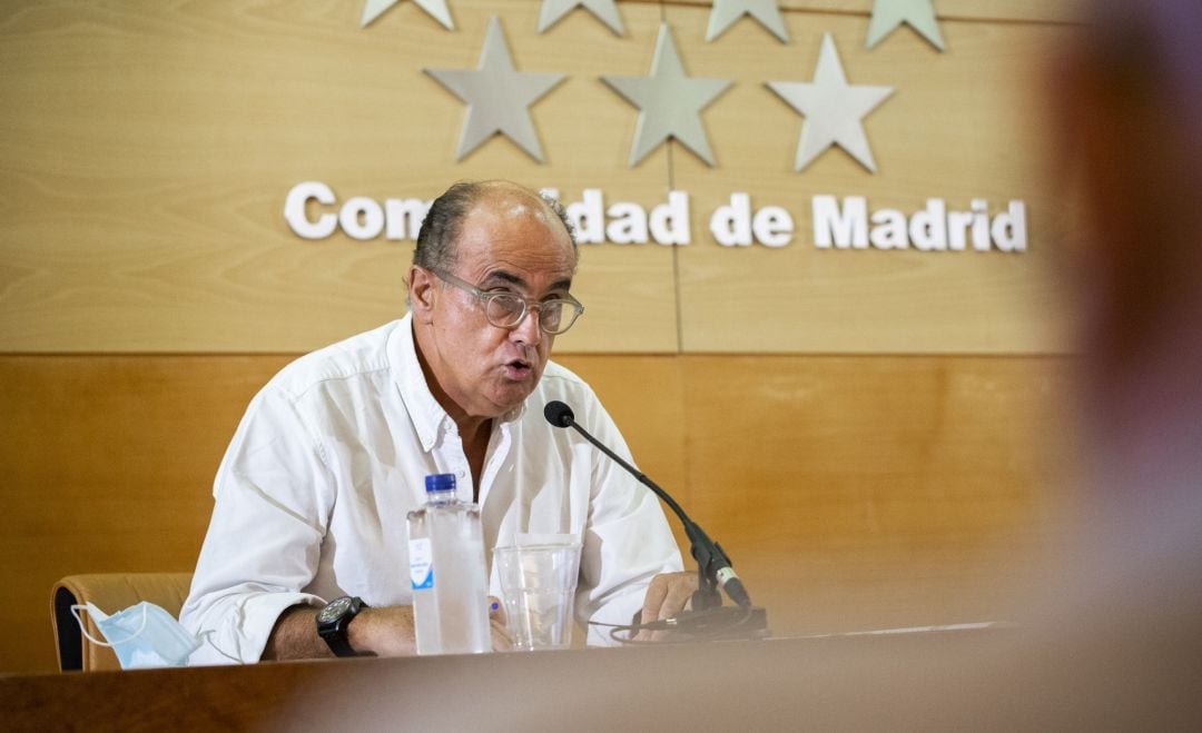 El viceconsejero de Asistencia Sanitaria y Salud Pública de la Comunidad de Madrid, Antonio Zapatero, interviene en una rueda de prensa.