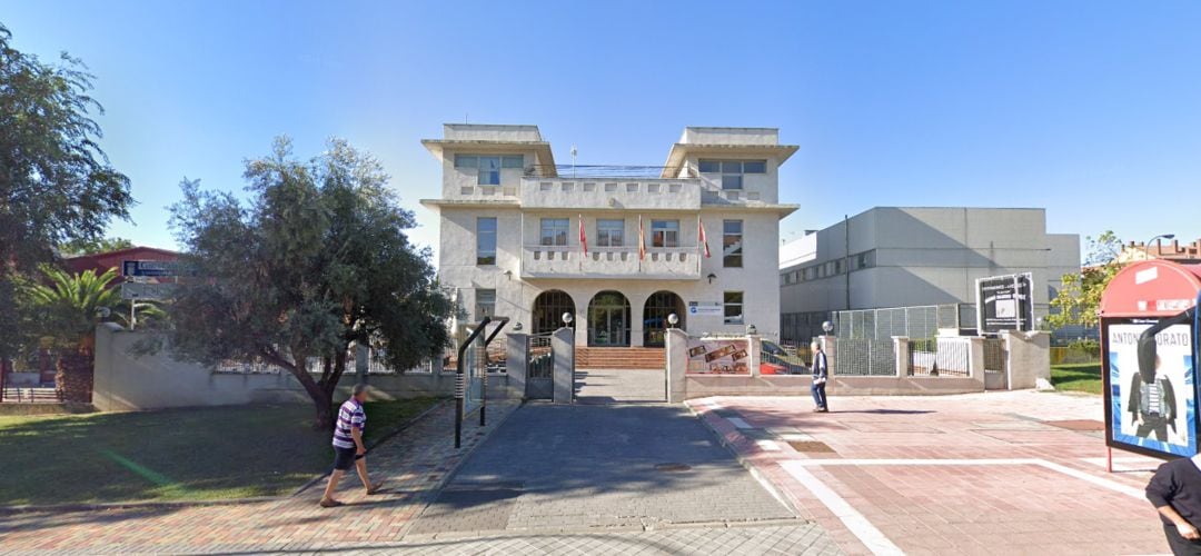 Exteriores del centro cívico de Getafe Norte, en cuyo interior está la biblioteca Lorenzo Silva