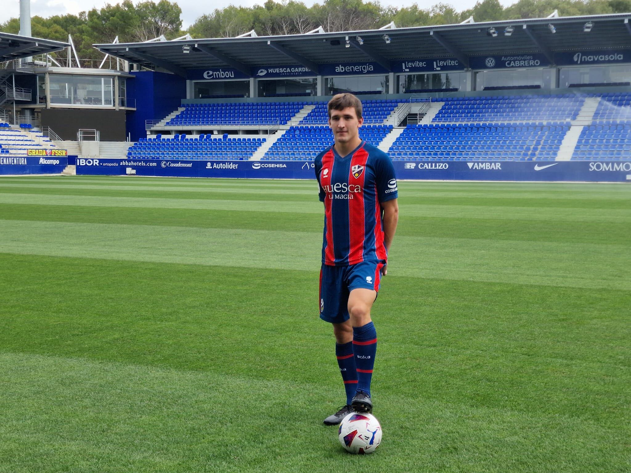 Kortajarena presentado como jugador de la SD Huesca