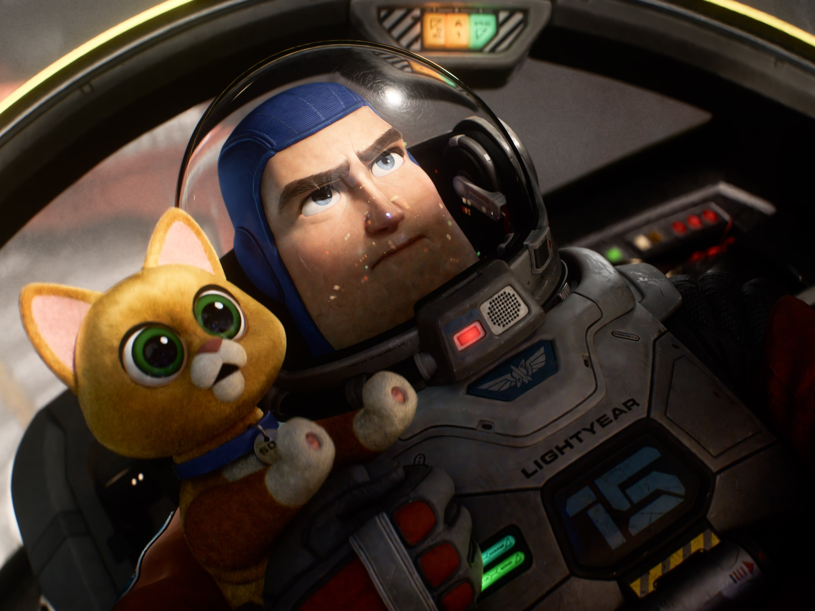 Buzz Lightyear y su nuevo mejor amigo, el gato SOX © 2022 Disney/Pixar. All Rights Reserved.