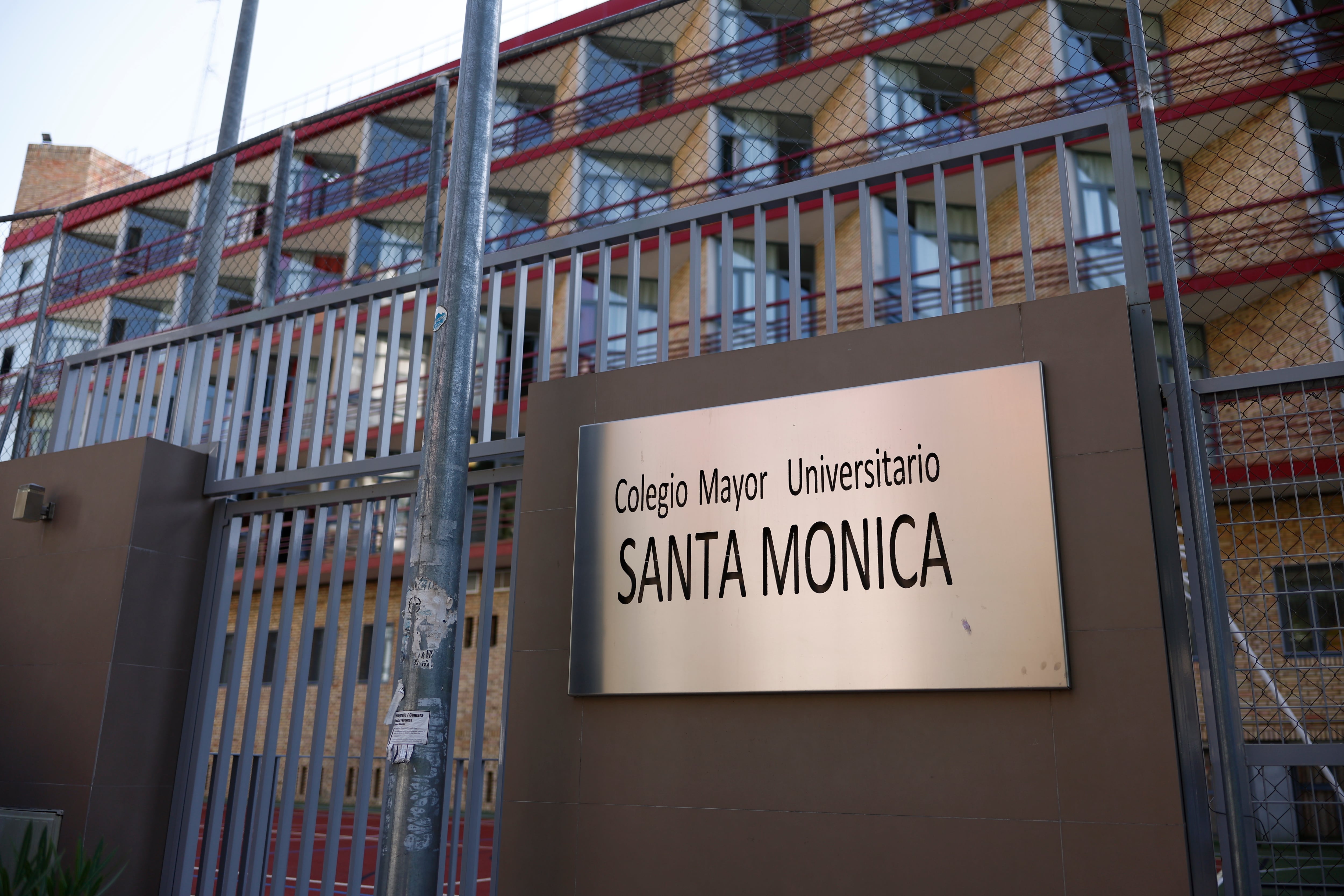 Fachada del Colegio Mayor Santa Mónica de Madrid