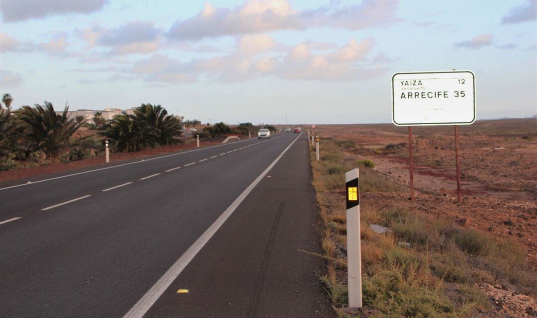 Carretera LZ-2 Yaiza-Playa Blanca.