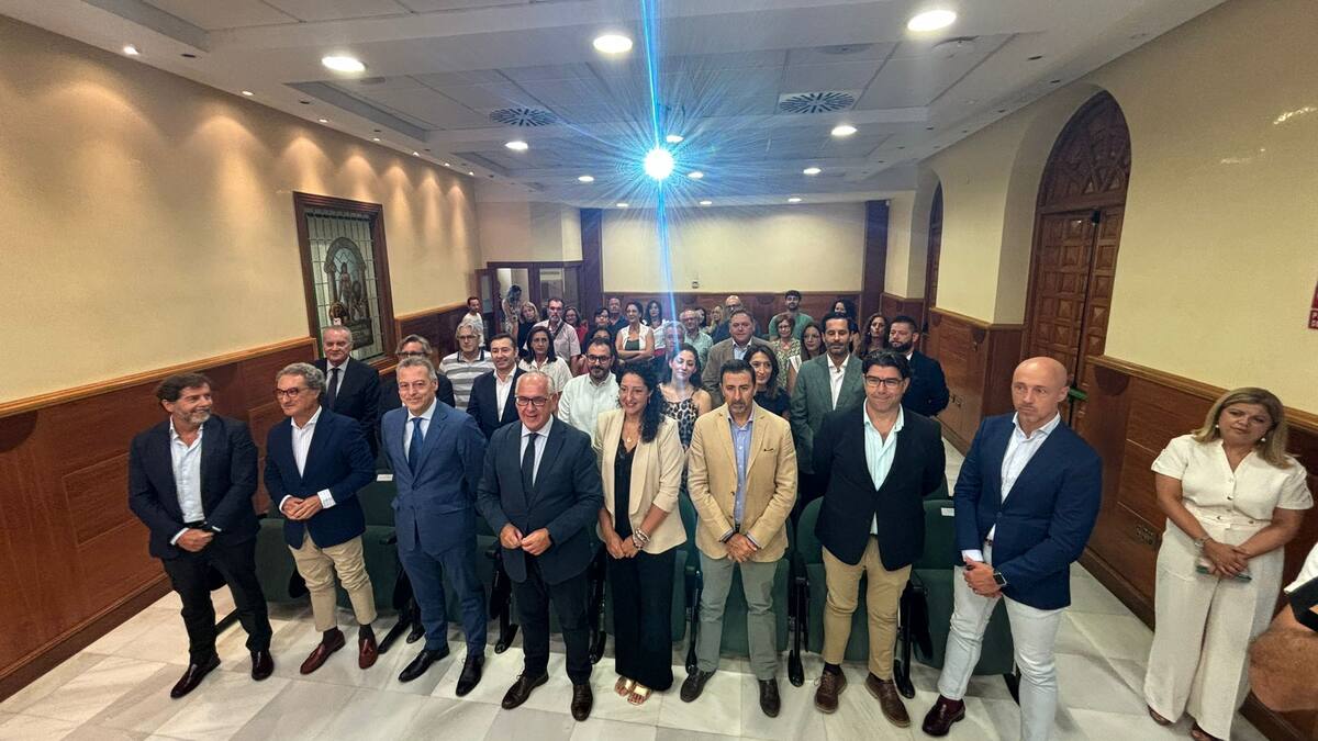 Campaña de la Junta de Andalucía para impulsar los cinco centros comerciales abiertos de la provincia