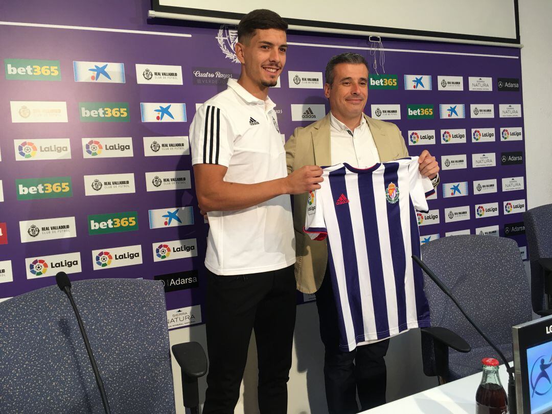 Javi Sánchez durante su presentación con el Real Valladolid