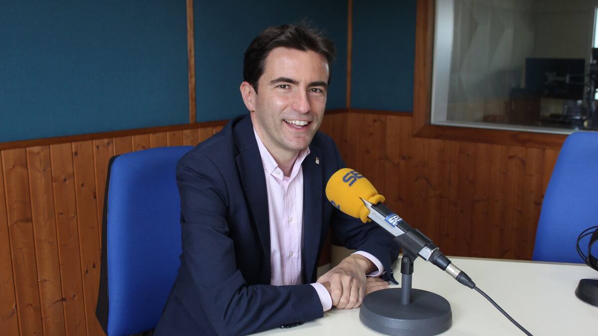 Pedro Casares, reelegido secretario general del PSOE en Santander