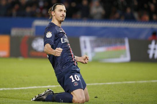 VAL107. Paris (France), 06/12/2014.- Zlatan Ibrahimovic of Paris Saint Germain reacts after scoring during the French Ligue 1 soccer match between Paris Saint-Germain and FC Nantes at Parc des Princes stadium in Paris, France, 06 December 2014. (Francia) 