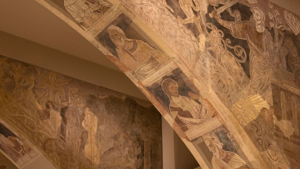 El fiscal pide no se admita la querella contra la jueza que ordenó trasladar las pinturas de Sijena