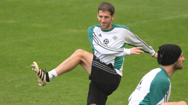 Darko Brasanac, durante un entrenamiento con el Real Betis.