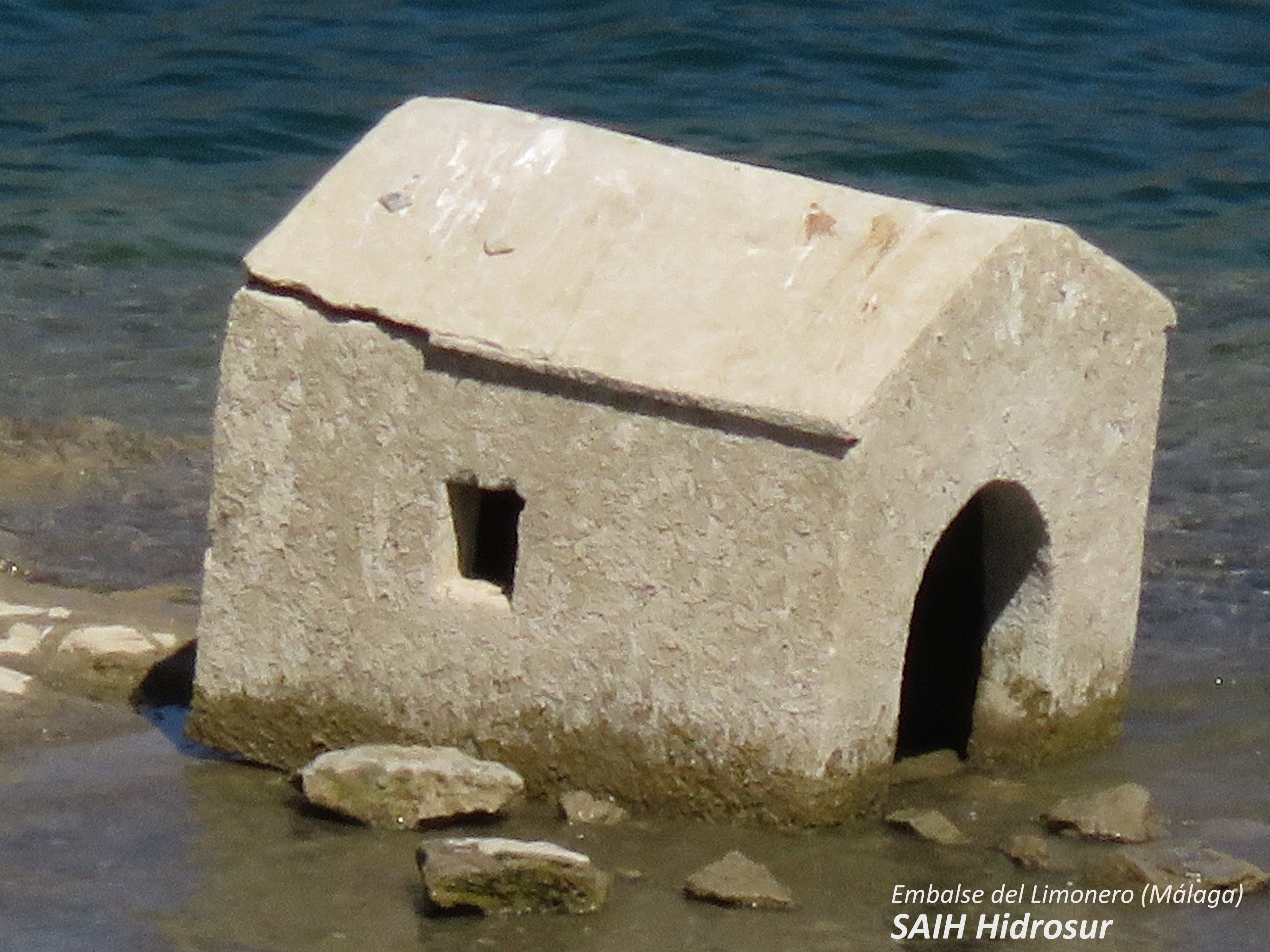 Una de las construcciones que estaban en el fondo del pantano del Limonero