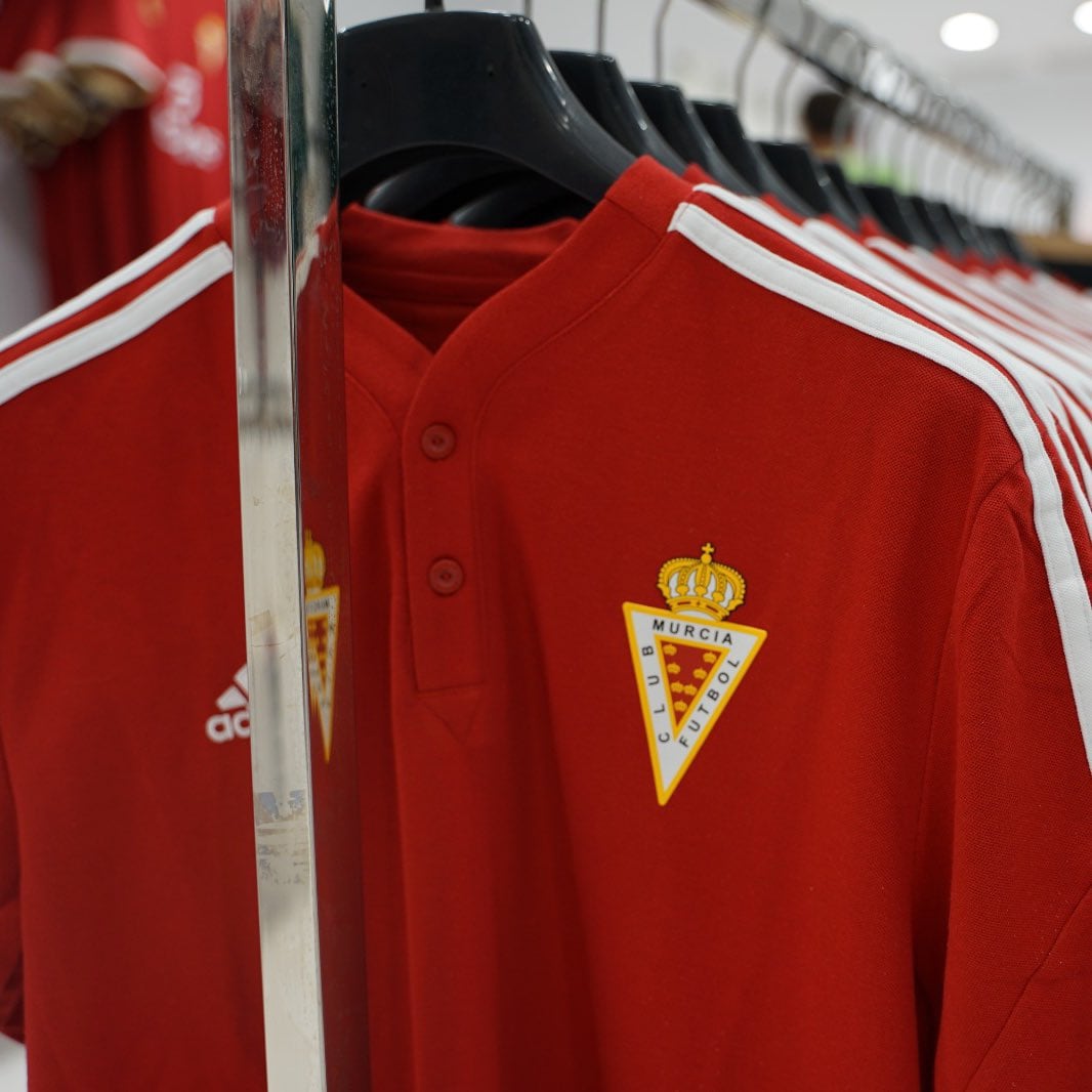 Imagen de una tienda del Real Murcia