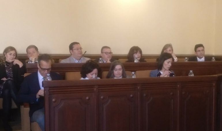 Bancada que comparten los concejales del PP y de Ciudadanos