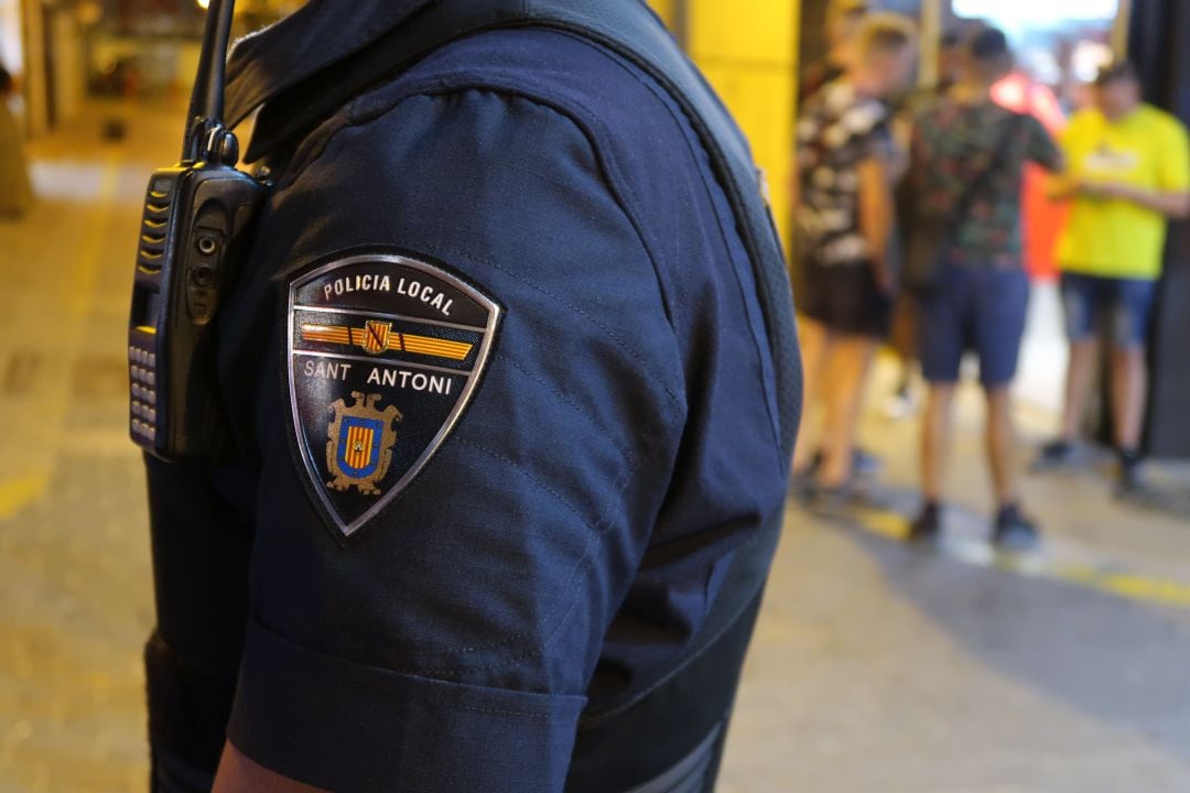 Imagen de archivo de un agente de la Policía Local de Sant Antoni