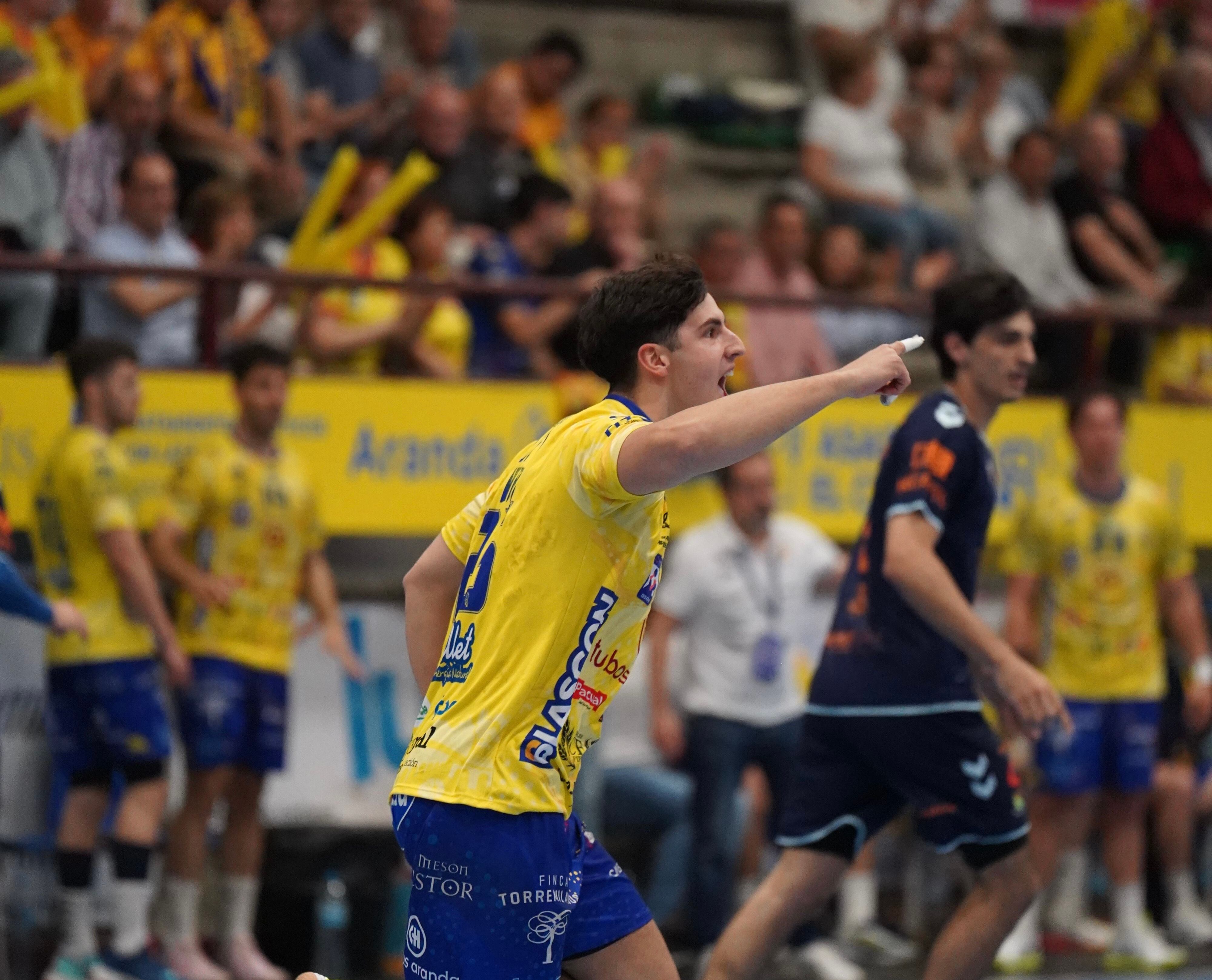 Asier Iribar celebra uno de los goles