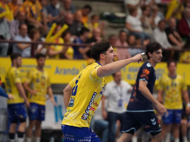 Asier Iribar celebra uno de los goles