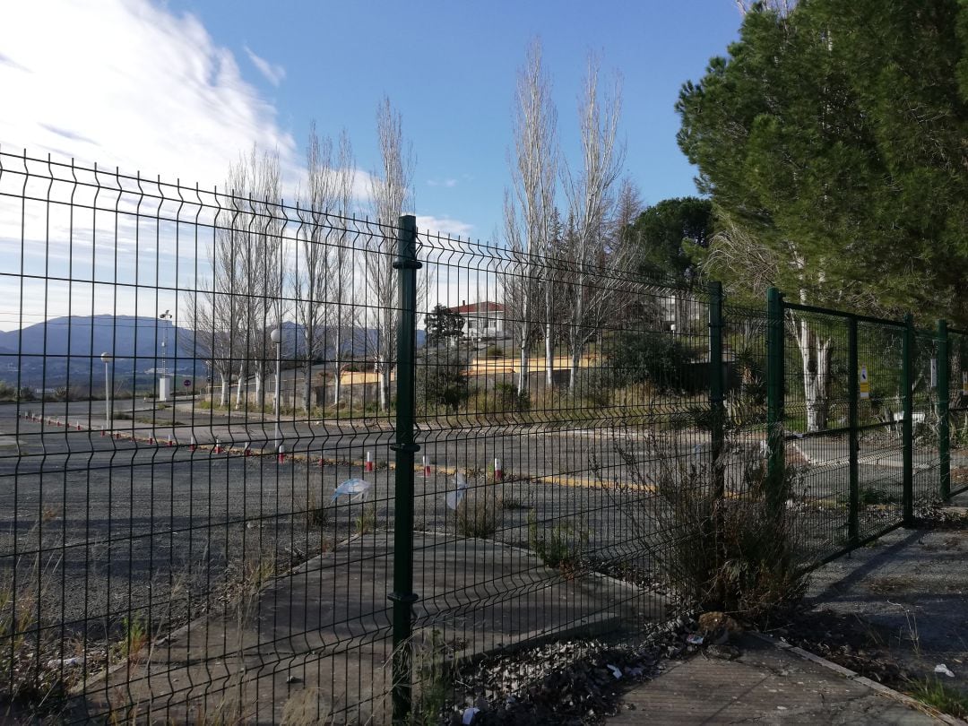 Puerta trasera de las instalaciones del antiguo hospital comarcal