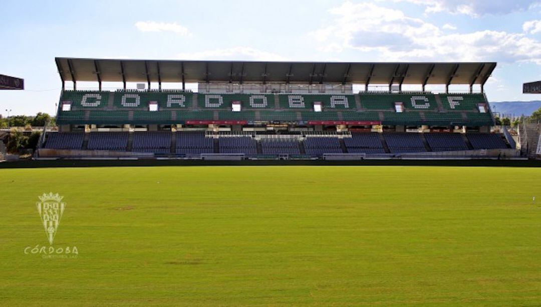 Imagen del césped del estadio de El Arcángel