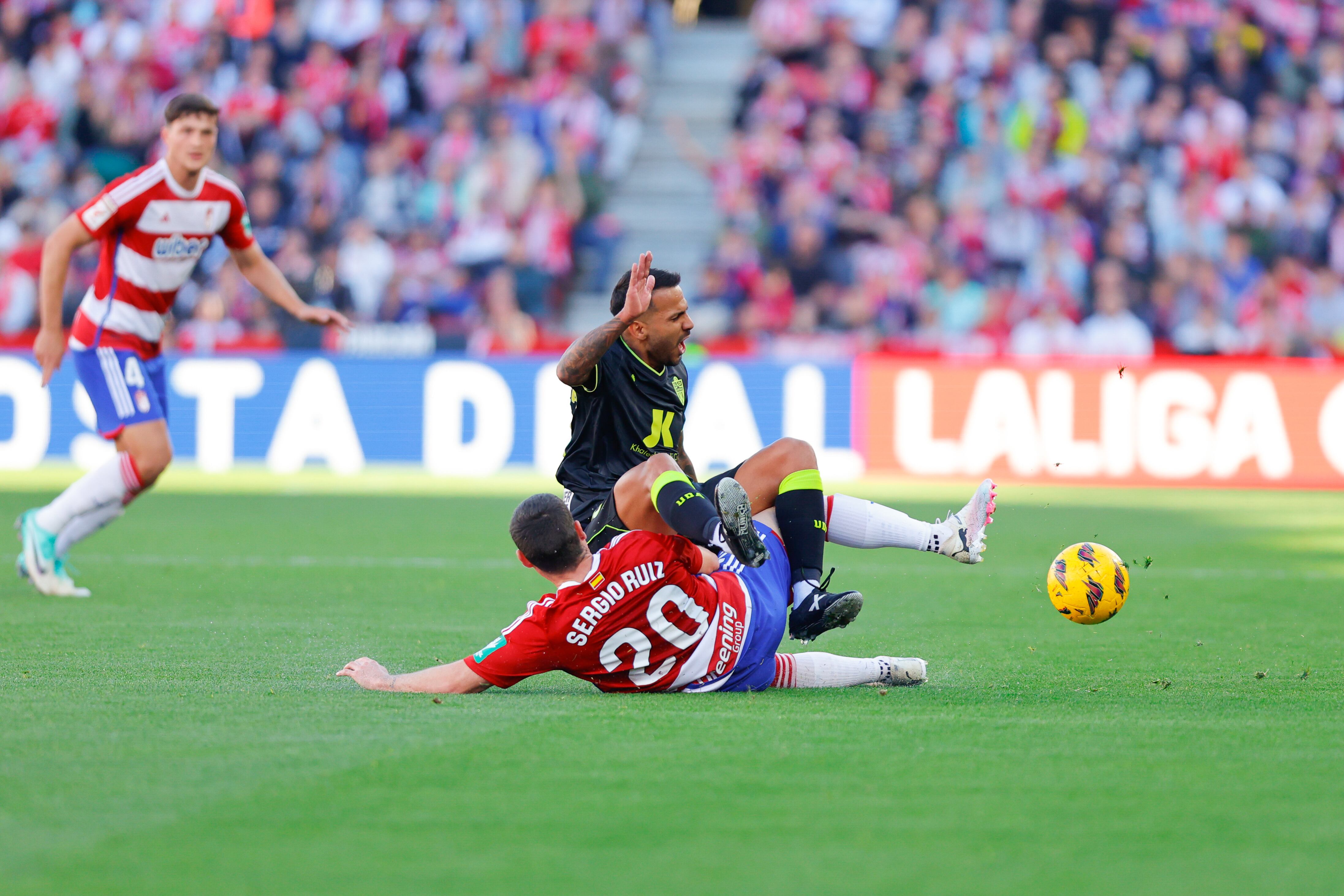 Jonathan Viera lo dio todo hasta que se quedó sin gasolina ante el Granada.