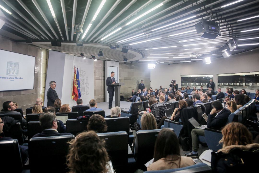 Pedro Sánchez hace balance de gestión tras pasar seis meses en la Moncloa. 
 