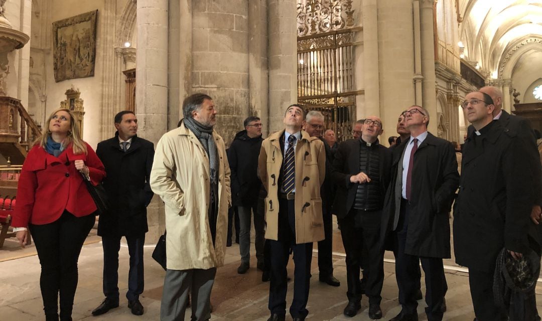 El ministro (segundo por la derecha) ha visitado la Catedral