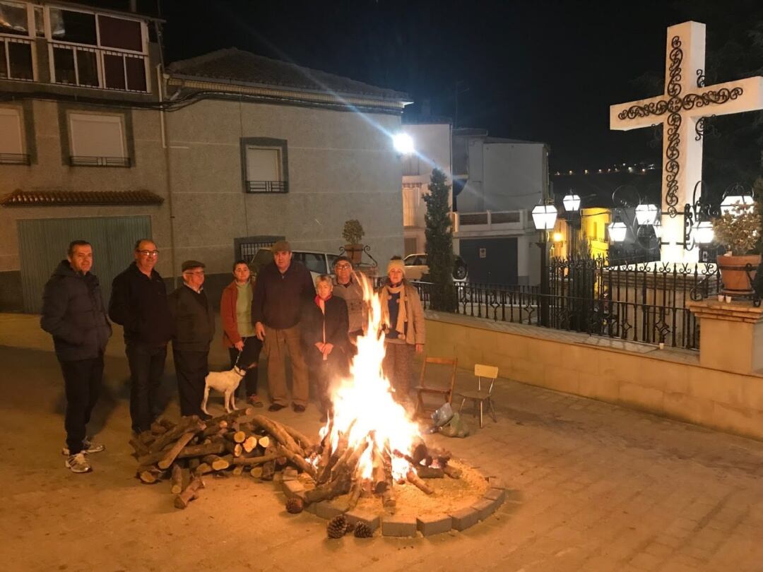 Imagen de la hoguera de San Anton en la Plaza de Santa Ana en 2019, este año no se pordrán encender para evitar la emisión de partículas contaminantes PM-10