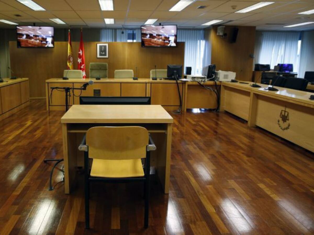 9 años de prisión por encadenar y golpear a su expareja delante de los hijos