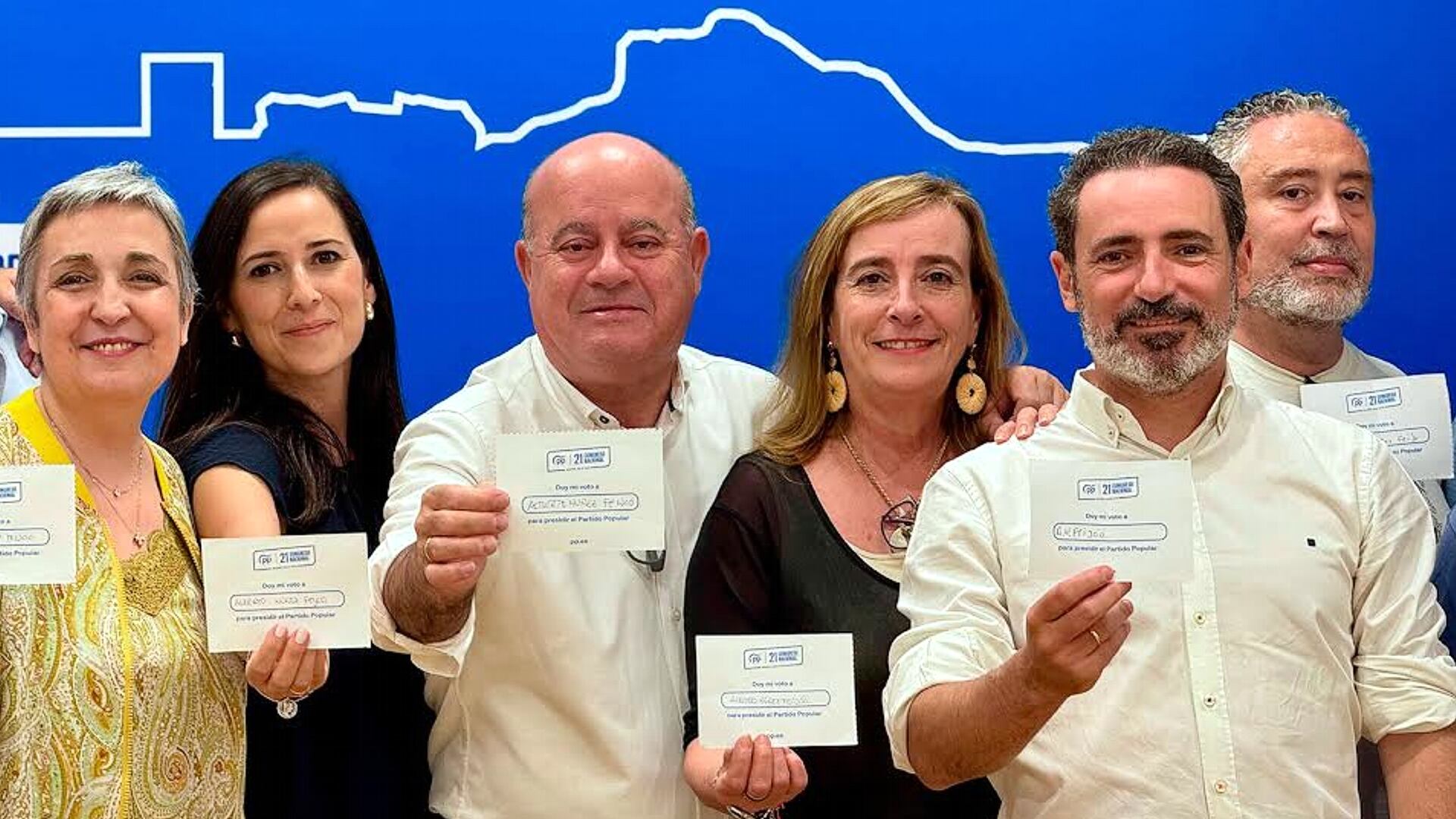 Votación en la sede local del PP de Antequera