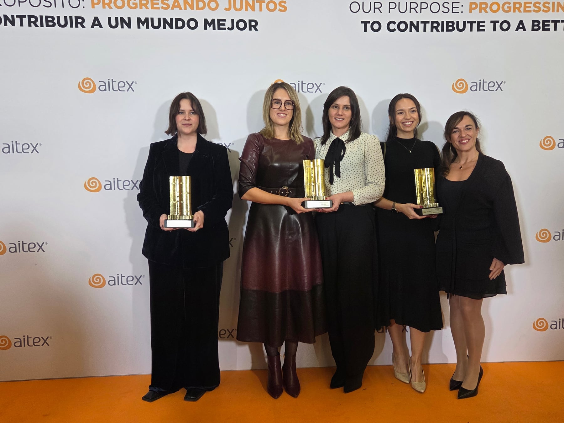 Representantes de las tres empresas ganadoras al finalizar el acto de entrega de los galardones