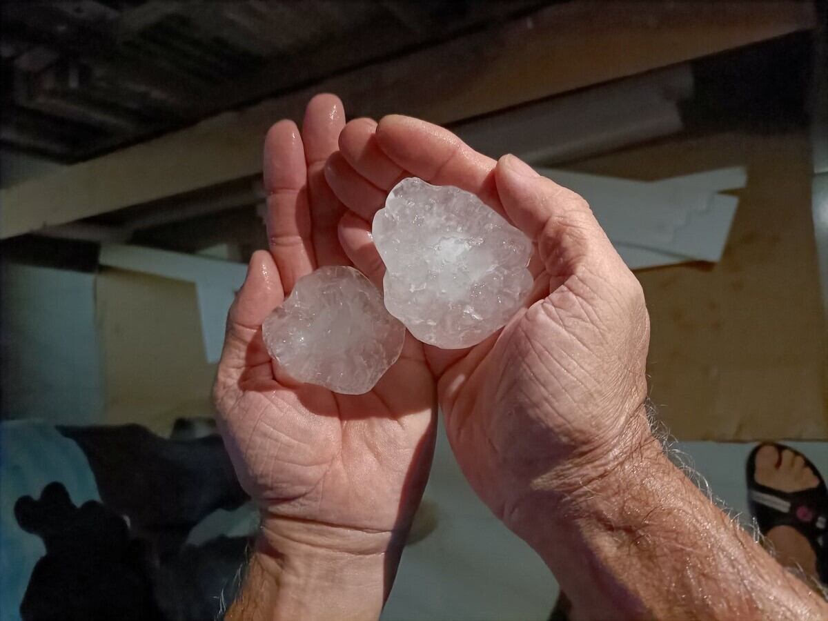 Les pedres que han caigut aquesta tarda a la Sénia / METEOCAT (@CoraVerge99)