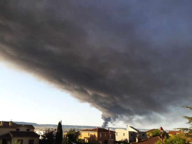 Nube tóxica del incendio de Chiloeches vista desde Cabanillas