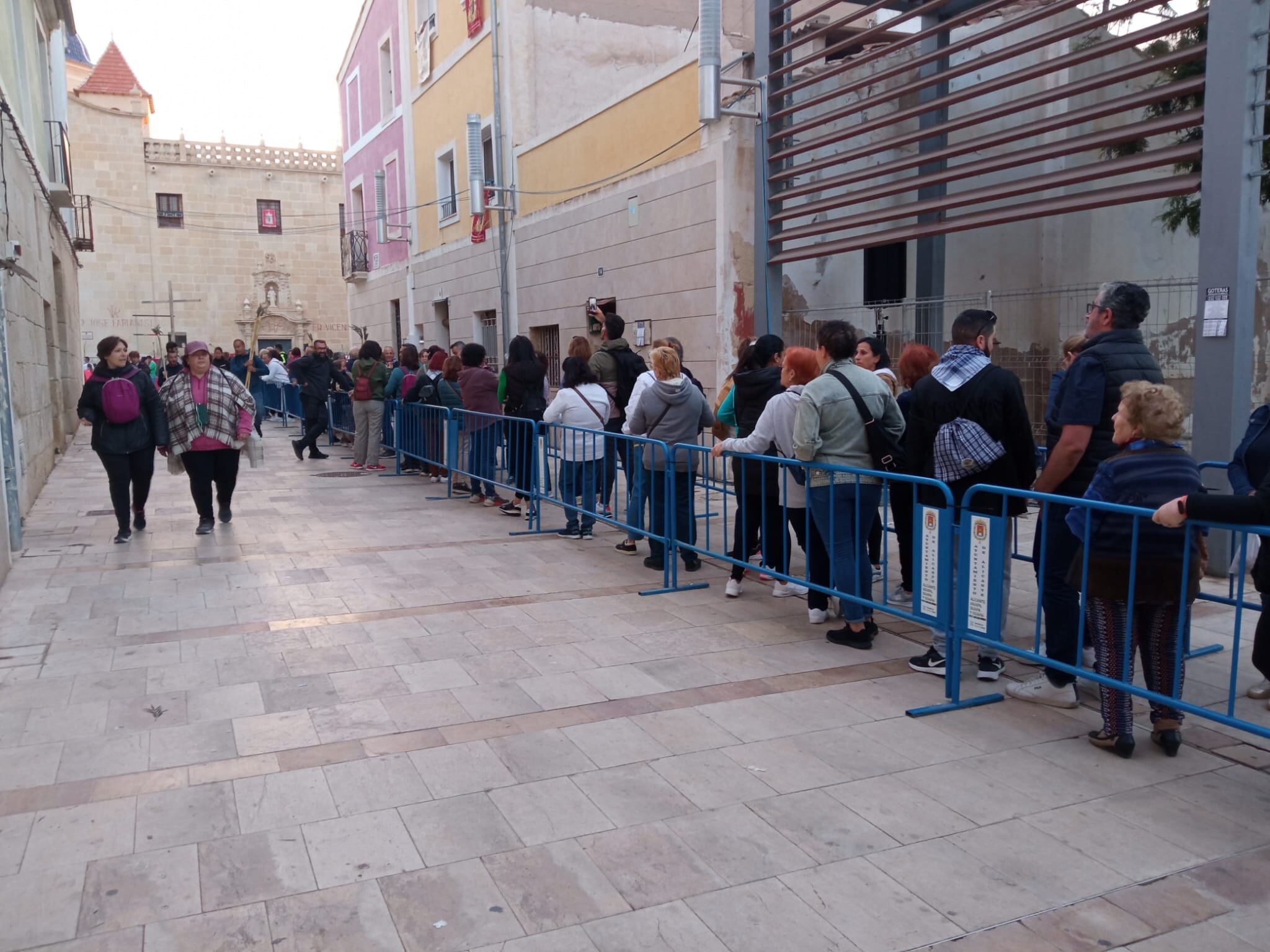 Colas para entrar al monasterio de la Santa Faz, antes incluso de que arranque la romería