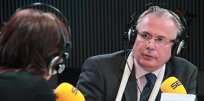 Garzón en un momento de la entrevista con Pepa Bueno