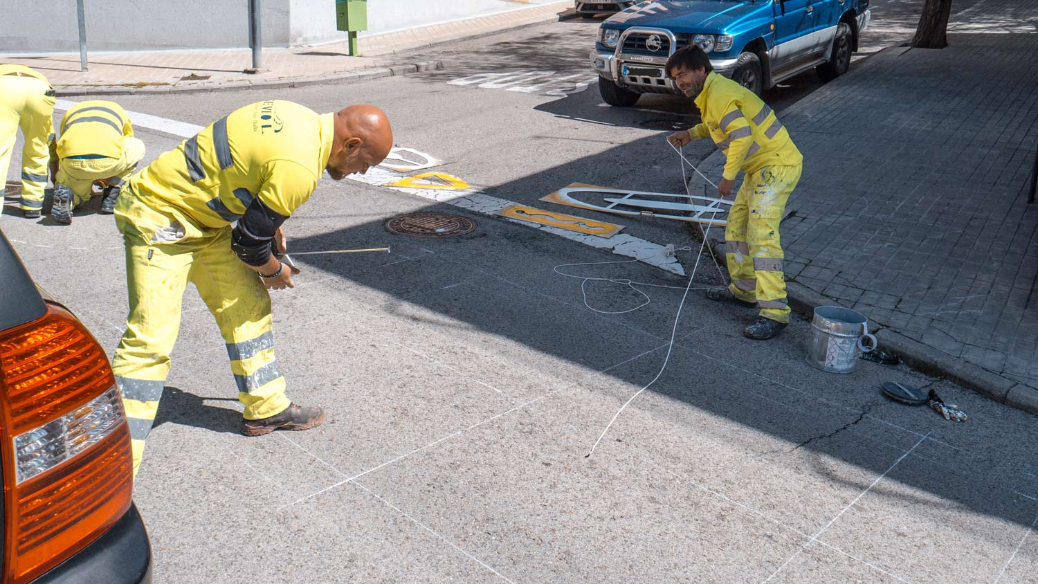 Las señales viales de las zonas escolares de Manzanares El Real son renovadas