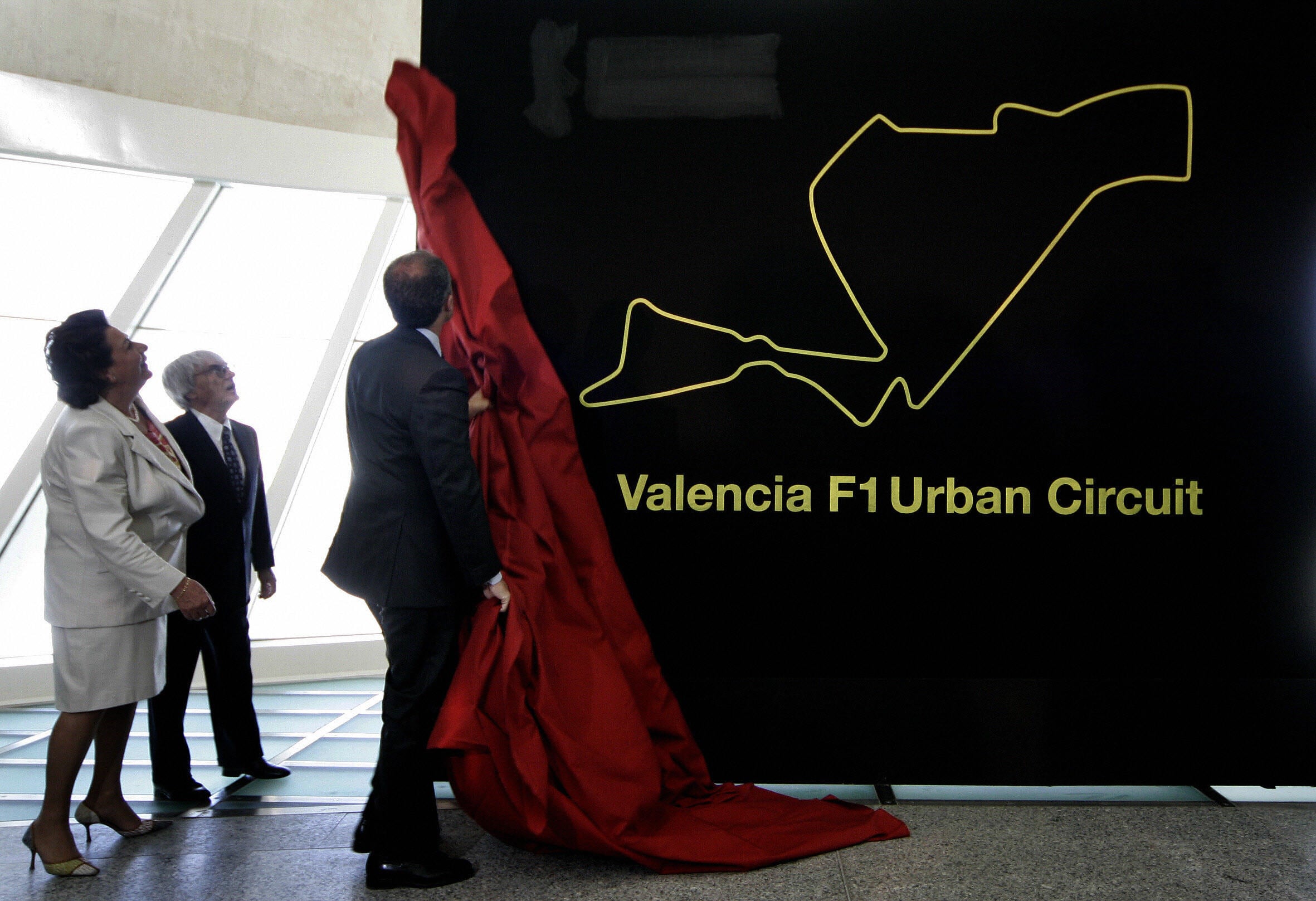 Francisco Camps, Rita Barberá y el patrón de la Fórmula 1 presentan el trazado del circuito urbano de Fórmula 1 de València el 10 de mayo de 2007