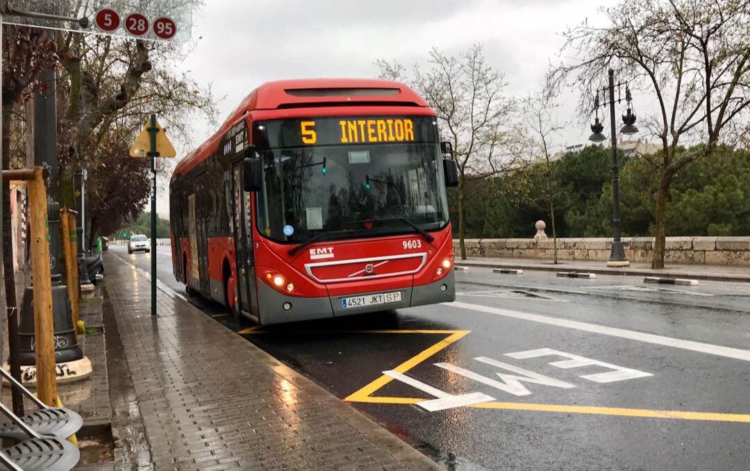 La EMT de València ha reducido sus servicios durante el estado de alarma para adaptarse al descenso de la demanda