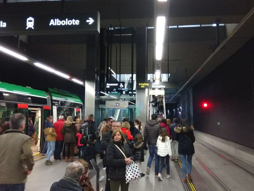 Estación subterránea del metro de Granada a su paso por la capital