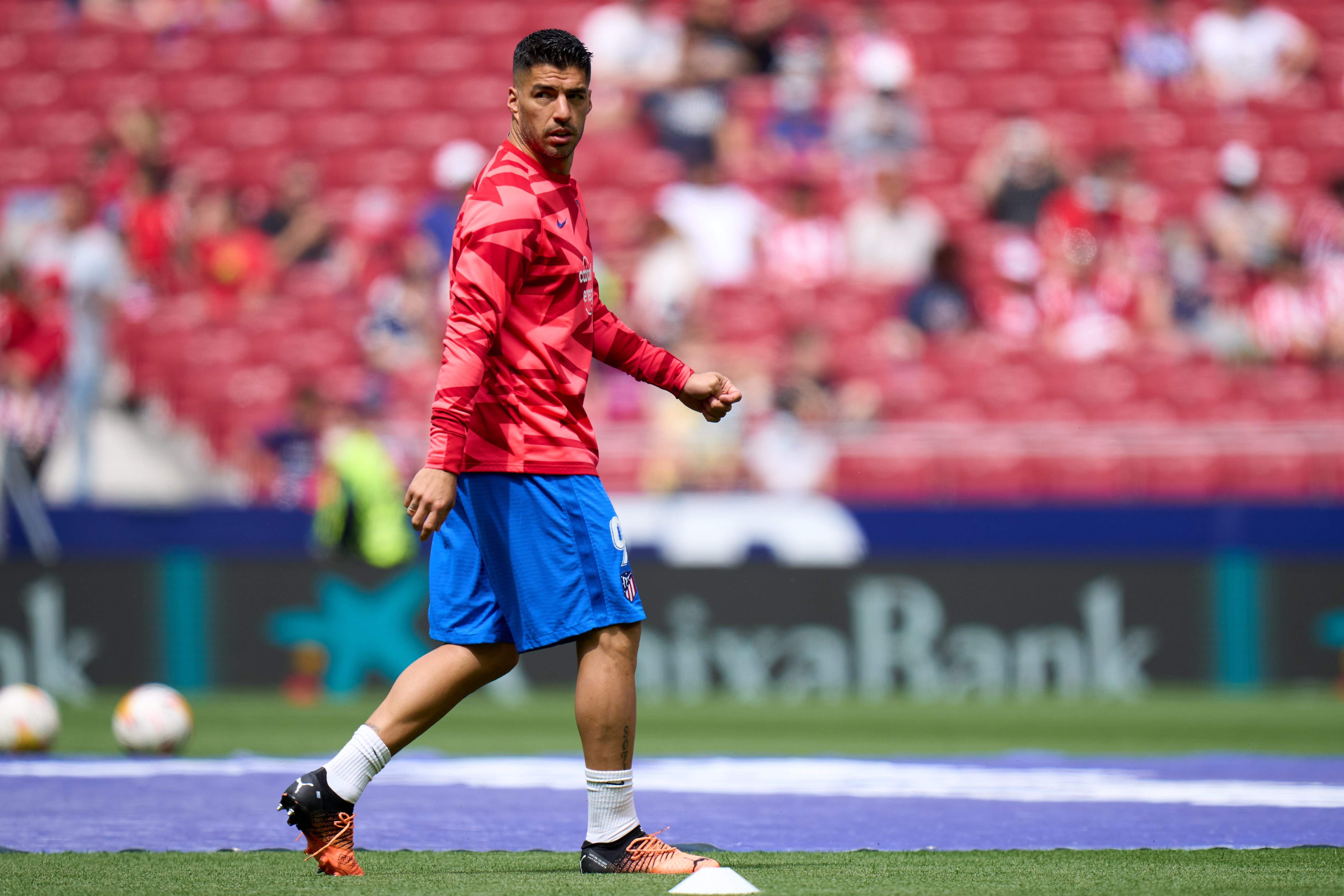 Luis Suárez, futbolista del Atlético de Madrid, en el calentamiento previo al choque frente al Espanyol